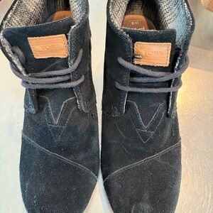 TOMS women's Black Suede Kala wedge ankle Boots size 8